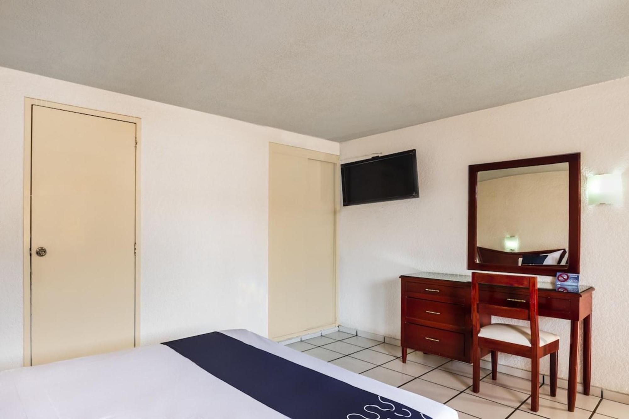 Capital O Colon, Ciudad Guzman Jalisco Hotel Buitenkant foto